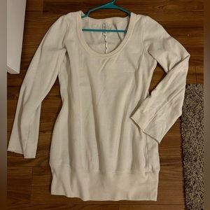 White long-sleeve tunic sweater